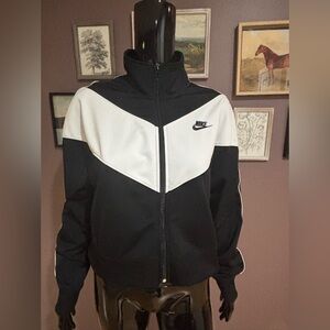 NWOT-Nike cropped track jacket-XL